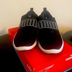 Puma Smash Wins Buckle Sneakers. Size 7 black/white